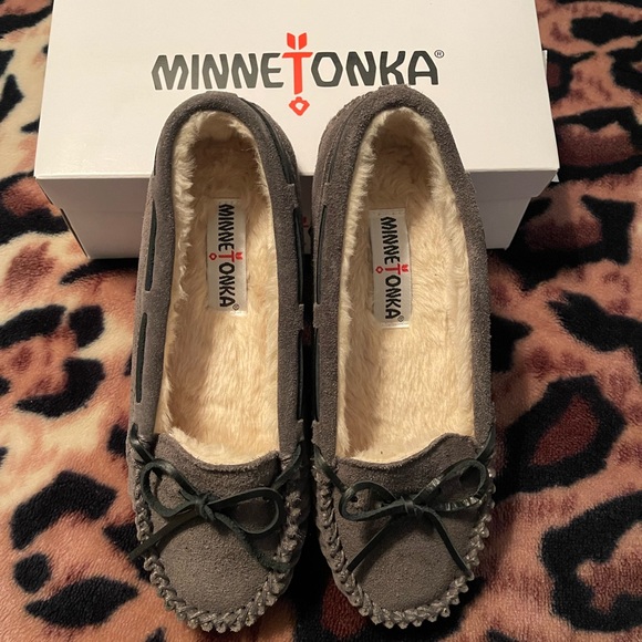 Minnetonka Women's Camp Tie Moc - Indoor/Outdoor Cozy Slippers with Durable Sole - Picture 5 of 5